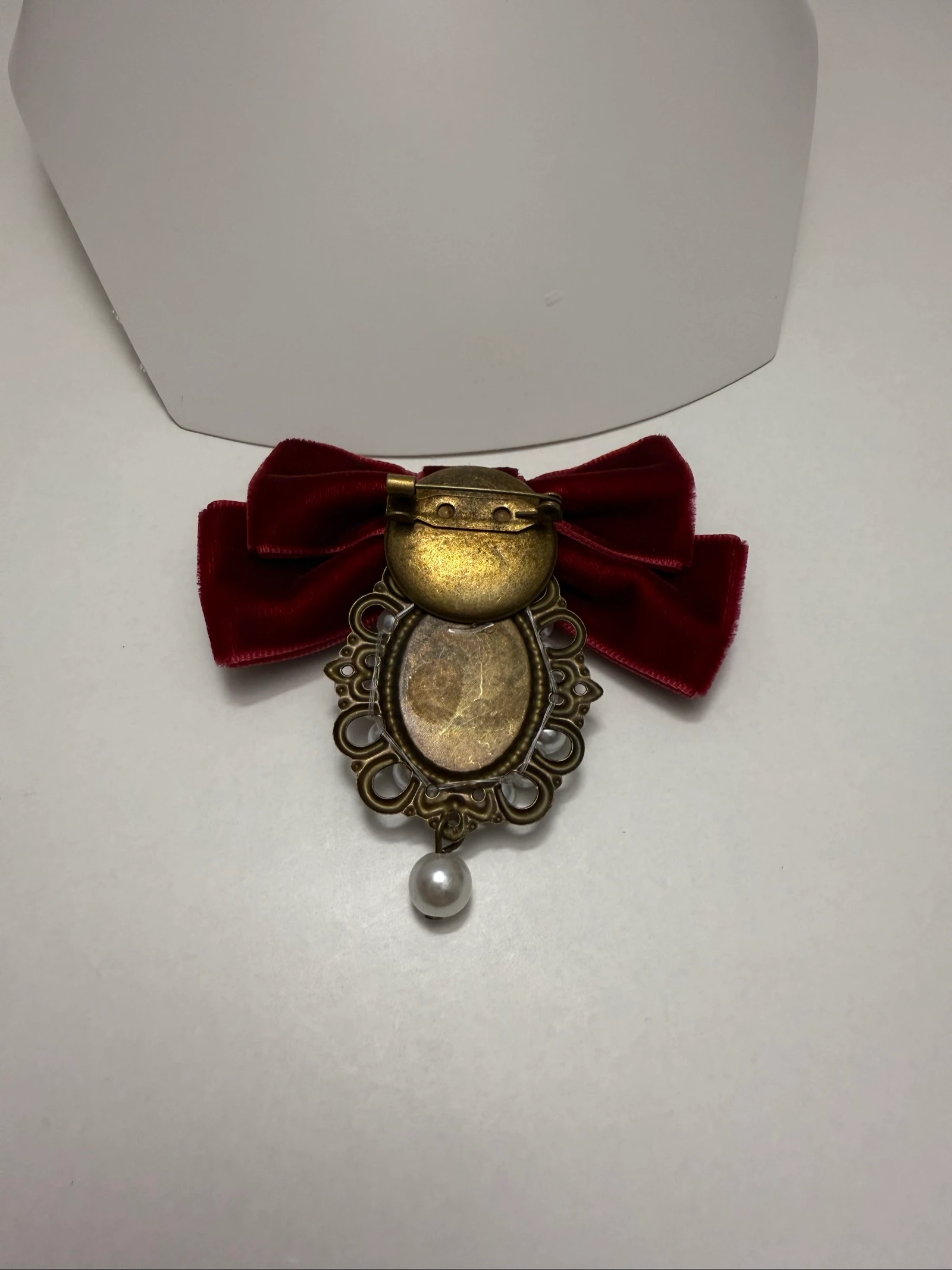 Broche roja con perla y camafeo – photo 2